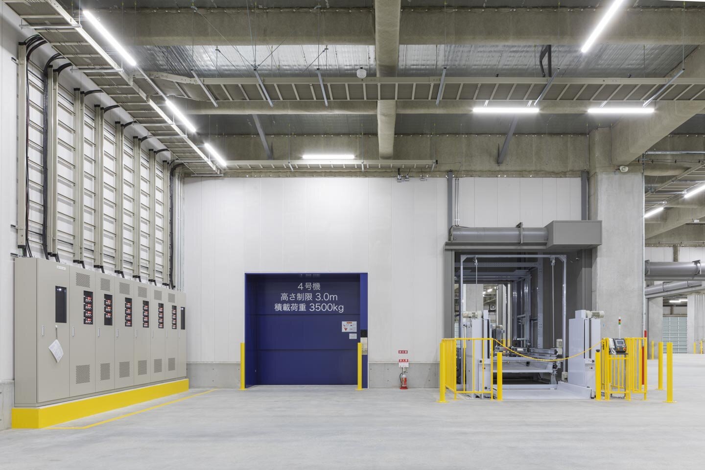垂直搬送機・荷物用EV.jpg